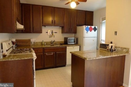 5616 8th St, Arlington VA  22205-1020 exterior