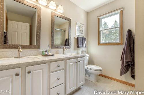 2614 Santigo Ave, Grand Rapids MI 49546-8503 exterior