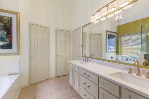 10 Misty Dawn Dr, Conroe TX 77385-3650 exterior