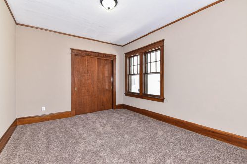 348 Howard Ave, Milwaukee WI 53235-4807 exterior