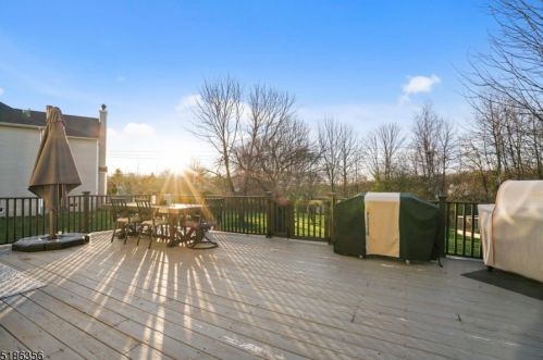 24 Dorset Dr, Hackettstown NJ  07840-5010 exterior