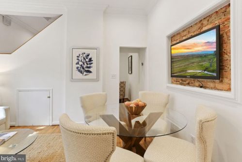 407 5 St, Washington DC 20003-2051 exterior