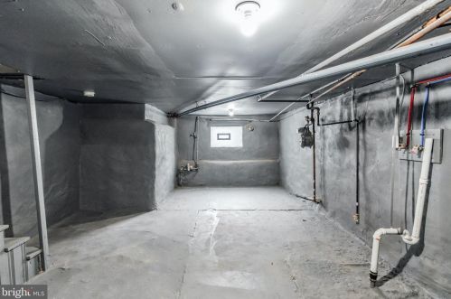 5912 Leithgow St, Philadelphia PA 19123-1420 exterior