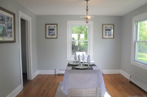 275 Main St, Windsor Locks CT 06096-0025 exterior