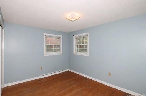 1 Angel Pl, North Haven CT 06473-2402 exterior