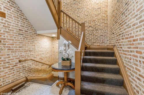 927 Eastwood Ave, Chicago, IL 60640-4076