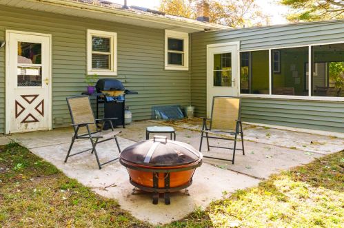 127 Melody Ave, Kalamazoo MI 49002-6219 exterior