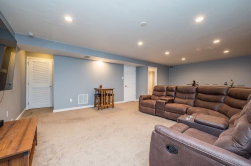 137 Cimarron Dr, Moon Twp PA  15108-9642 exterior