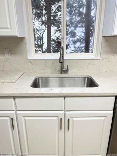 9005 Campbell Creek Dr, Walled Lake MI  48390-1707 exterior