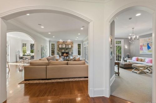 33 Sarles St, Armonk NY 10504-1229 exterior