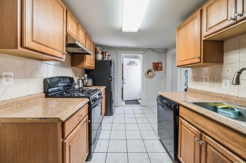 4028 Barnes Ave, Bronx NY 10466-4310 exterior