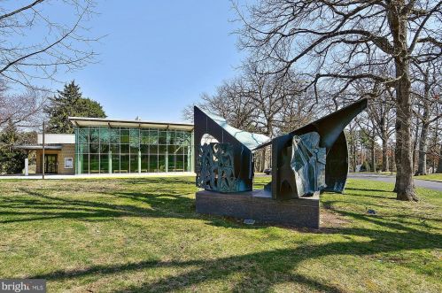 1904 Lewis Ave, Rockville MD 20851-2330 exterior