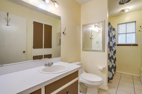 240 Cindy Ln, Burleson TX 76028-3842 exterior