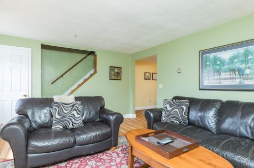 8 Frd Lndg Dr, Dover NH 03820-4552 exterior