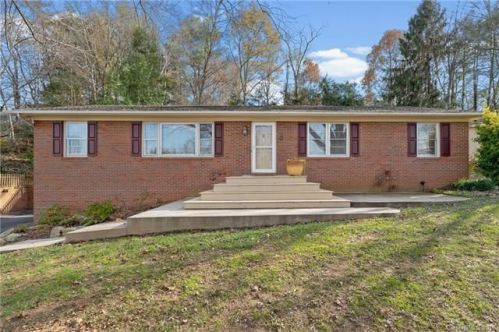 16 Fieldcrest Cir, Asheville, NC 28806-9754