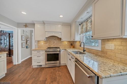 4 Seward Pl, Chester NJ 07930-2609 exterior