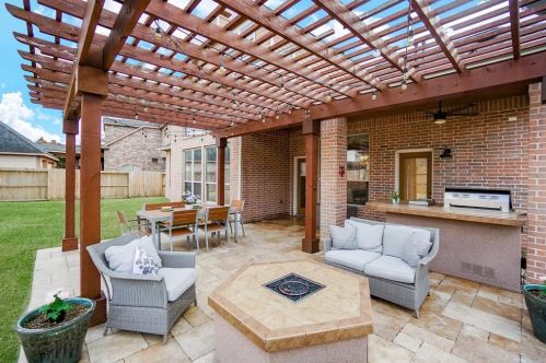 28206 Wild Mustang Ln, Fulshear TX 77441-2066 exterior