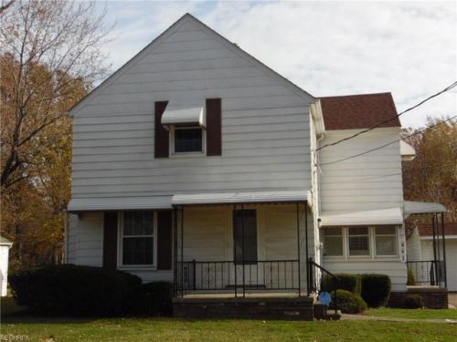 861 250th St, Cleveland, OH 44132-2403