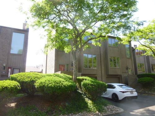 211 Pine Ct, Pittsburgh, PA 15237-2634