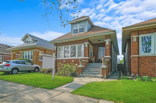 5034 Wolfram St, Chicago, IL 60641-5023