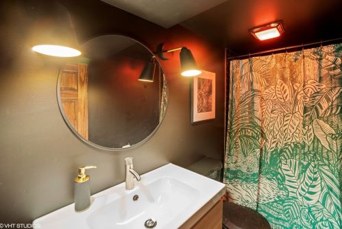 3067 Gresham Ave, Chicago IL 60618-6708 exterior