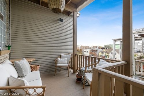 1735 Catalpa Ave, Chicago IL 60640-1105 exterior