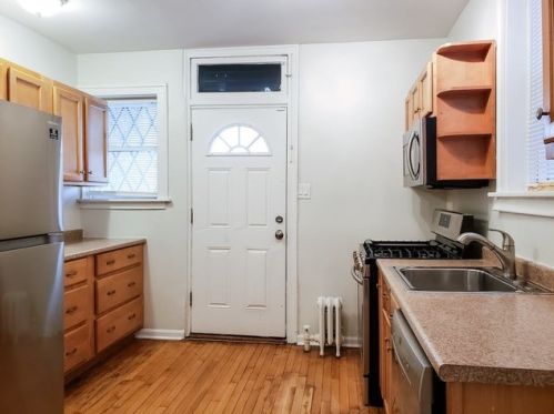 8516 Bennett Ave, Chicago IL 60649-4007 exterior