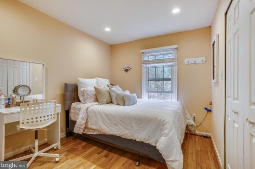 7408 Salford Ct, Alexandria VA  22315-4728 exterior