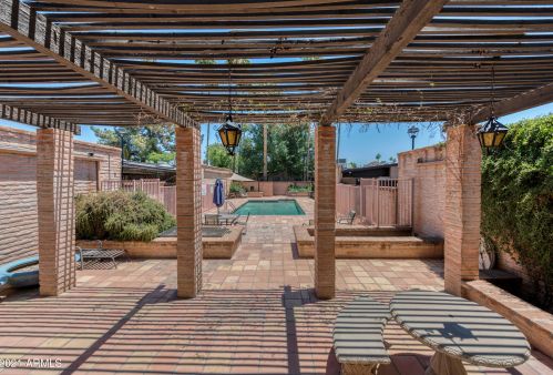 3056 32nd St, Phoenix AZ 85018-6882 exterior