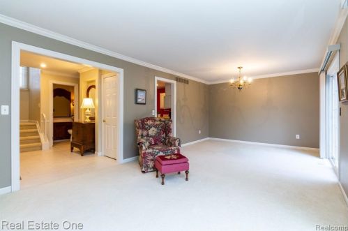 1439 Lantern Ln, Rochester MI 48306-4240 exterior