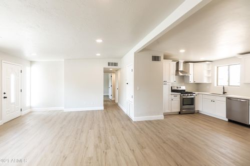 2571 Captain Dreyfus Ave, Phoenix AZ  85032-5914 exterior