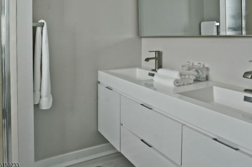 19 Heritage Way, Rockaway NJ 07866-4820 exterior