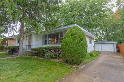 2632 Grove Ave, Waukegan, IL 60085-1421