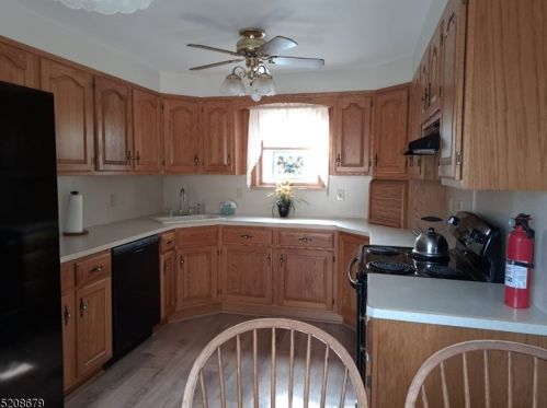 85 Lakeside Dr, Wantage NJ  07461-4360 exterior