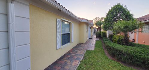 10539 Stratton Dr, Fort Pierce, FL 34987-1950