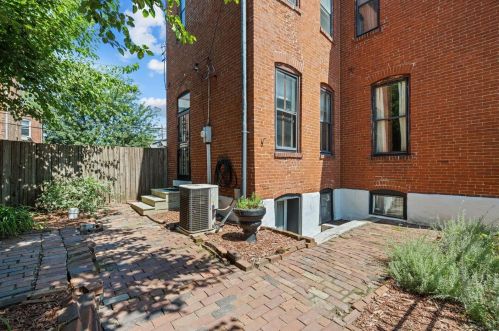 1715 Hickory St, Saint Louis MO 63104-2932 exterior