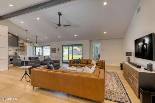 3413 45th St, Phoenix AZ  85018-6028 exterior