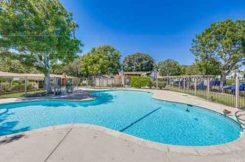 636 Main St, Tustin CA  92780-8512 exterior