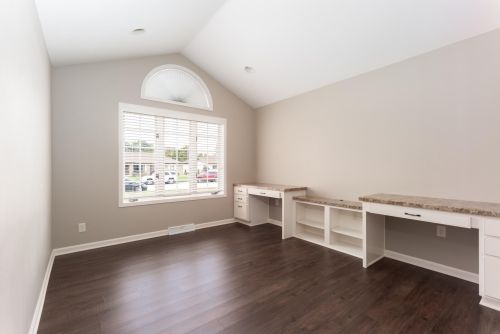 1909 Sharon Ln, Manitowoc WI 54220-1526 exterior