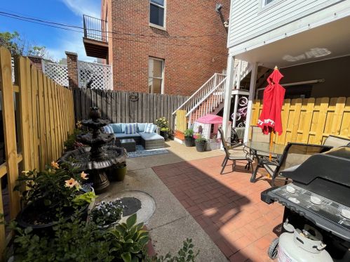 1734 Sedgwick St, Chicago IL 60614-5722 exterior