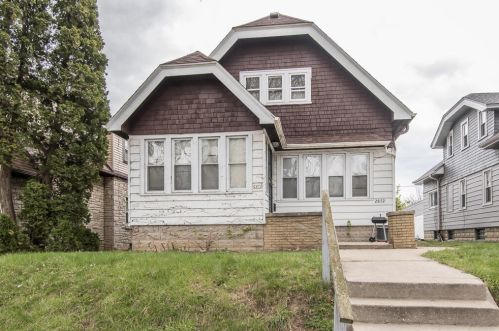 2872 56th St, Milwaukee, WI 53210-1525