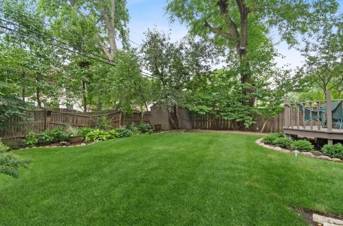 6665 Sioux Ave, Chicago IL 60646-2822 exterior