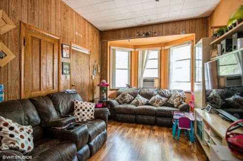 1712 Rockwell St, Chicago IL 60647-5220 exterior