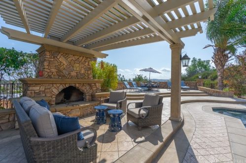 31345 Avenida Del Reposo, Temecula CA 92591-1724 exterior