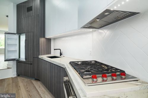 130 Carpenter St, Philadelphia PA  19147-4212 exterior