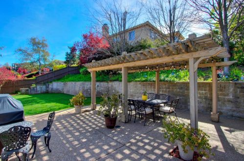 1086 Souza Dr, Folsom CA 95762-7556 exterior