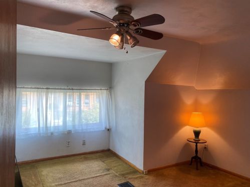 5704 Hampton St, Pittsburgh PA 15206-1618 exterior