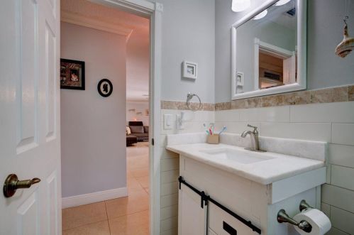 8470 Mizzen Dr, Boynton Beach FL 33472-2721 exterior