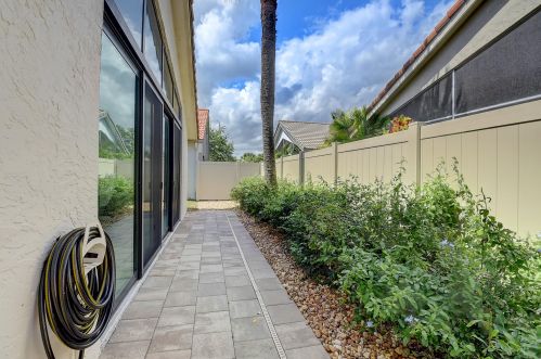 6172 Bay Is Dr, Boynton Beach FL exterior