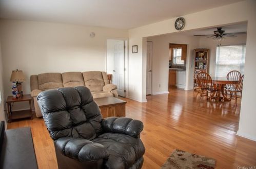 191 Schutt Rd, Middletown NY 10940-2551 exterior